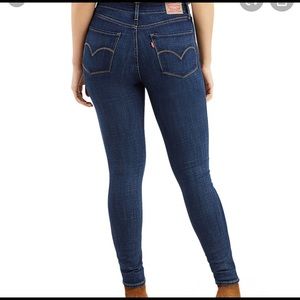 “Levi’s” NWOT 721 high rise skinny jeans